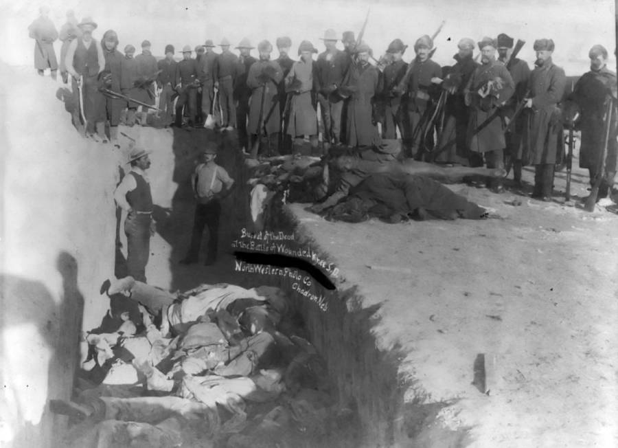 Sioux-mass-grave.jpg